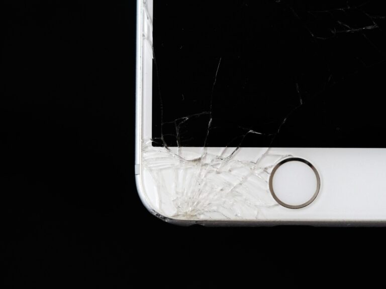 cracked iphone screen